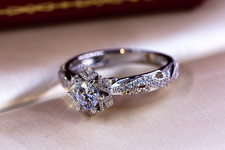 Hollow Flower Star S925 Sterli - đánh giá và giá Moissanite Engagement Ring 1 Carat